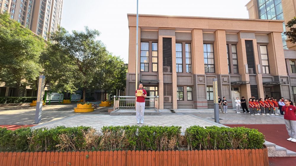 杨雯辰同学演讲